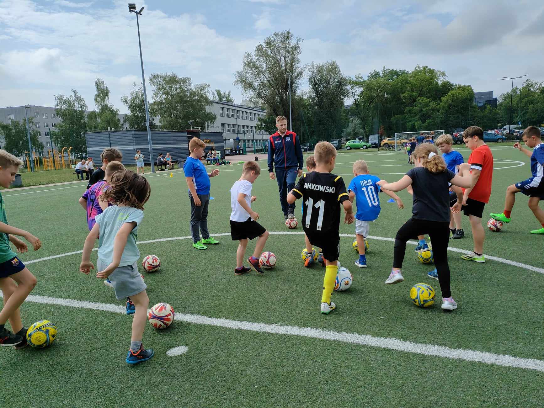 Tym razem piłka nożna i pływanie