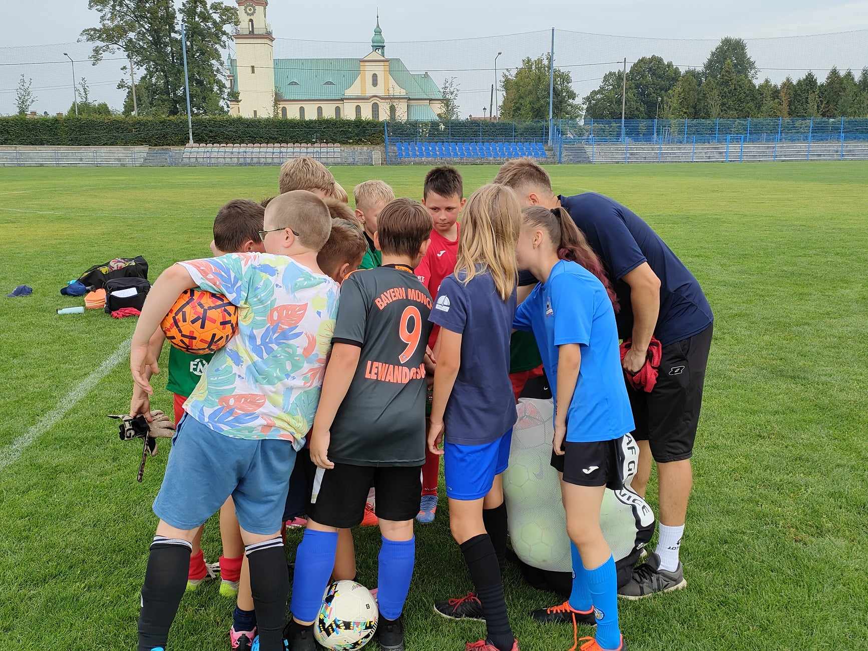 Mali piłkarze w akcji