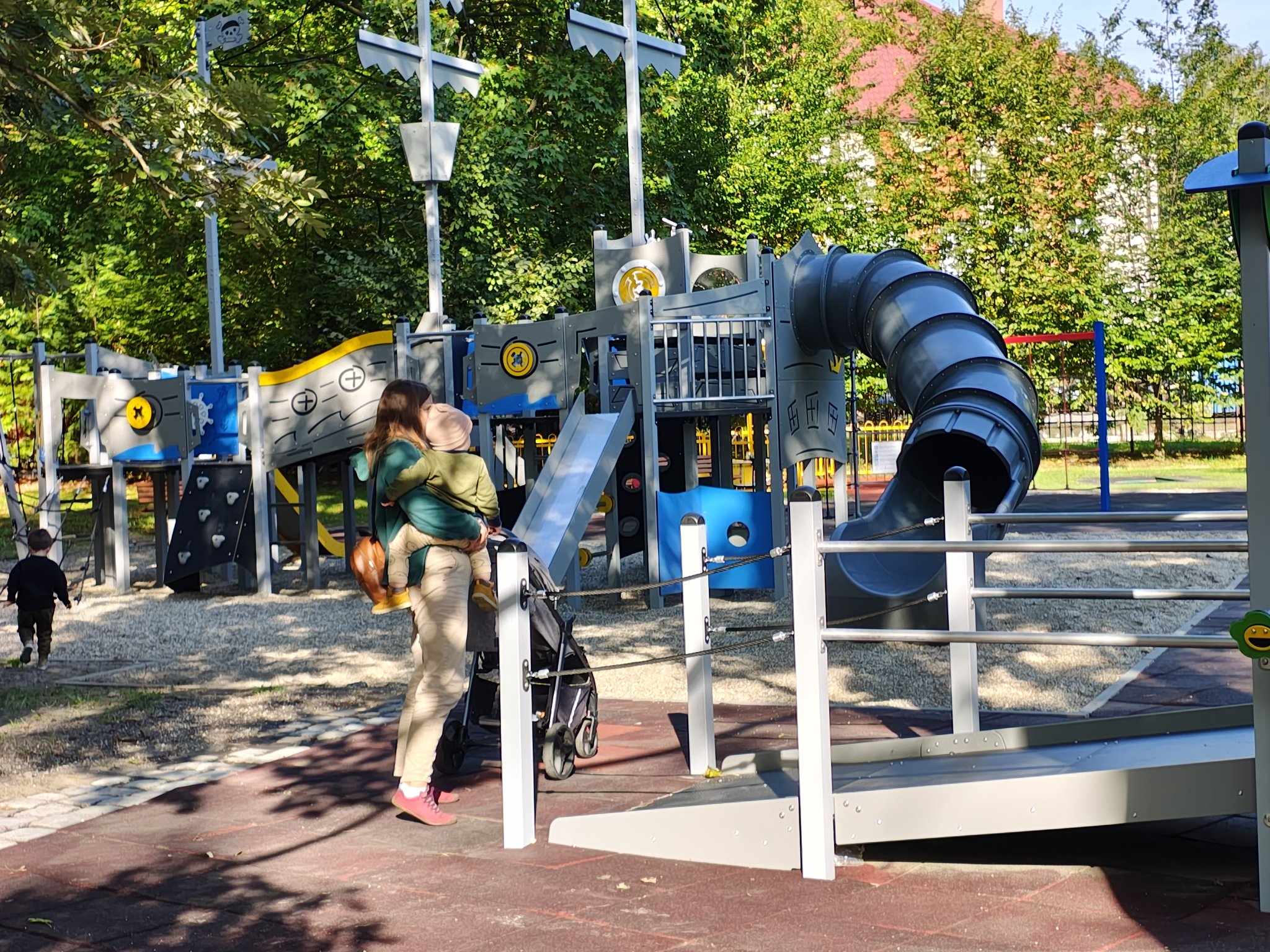 Plac zabaw w parku Chopina zaprasza do zabawy!
