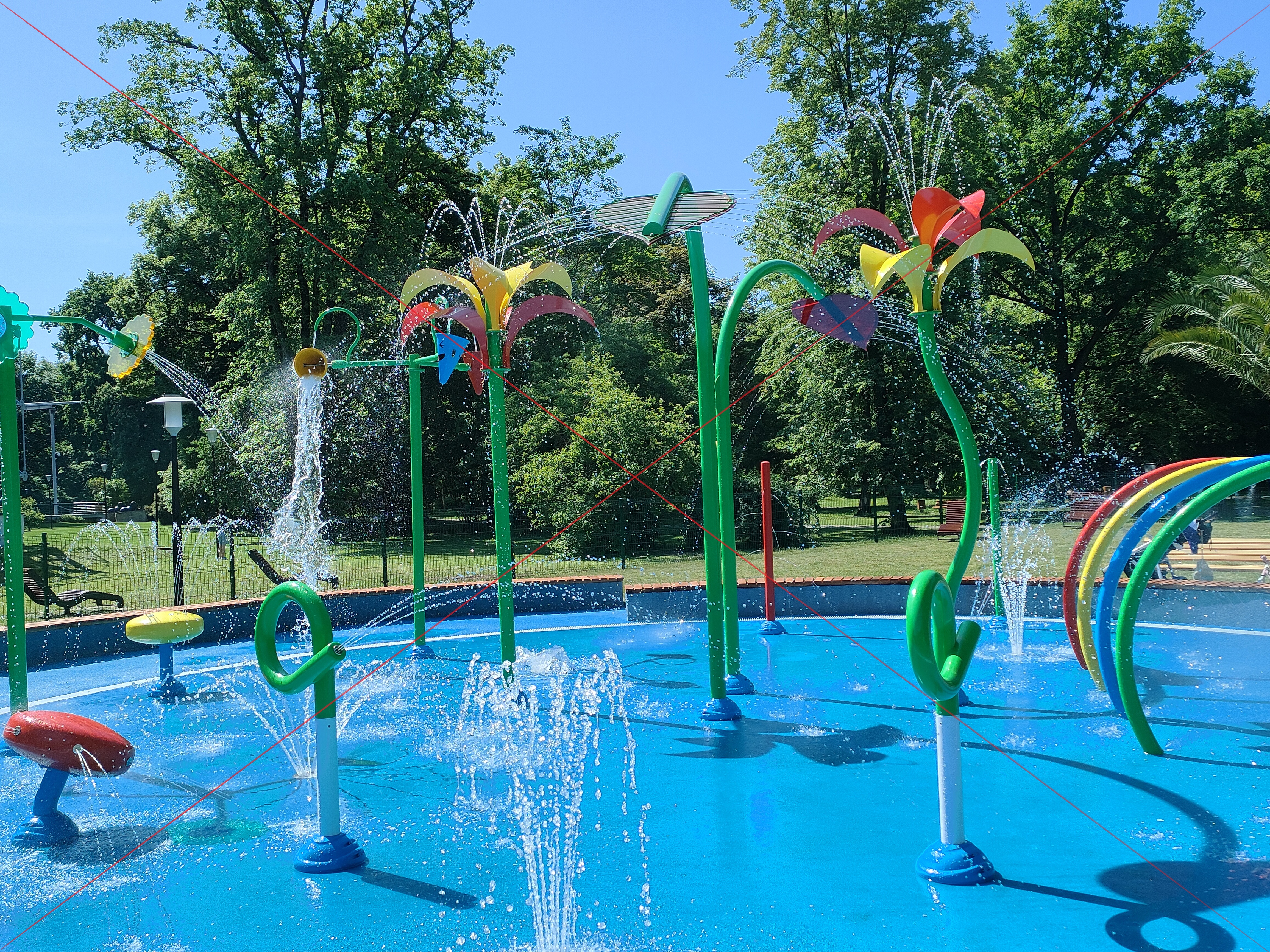 Wodny plac zabaw czasowo wyłączony z użytku.