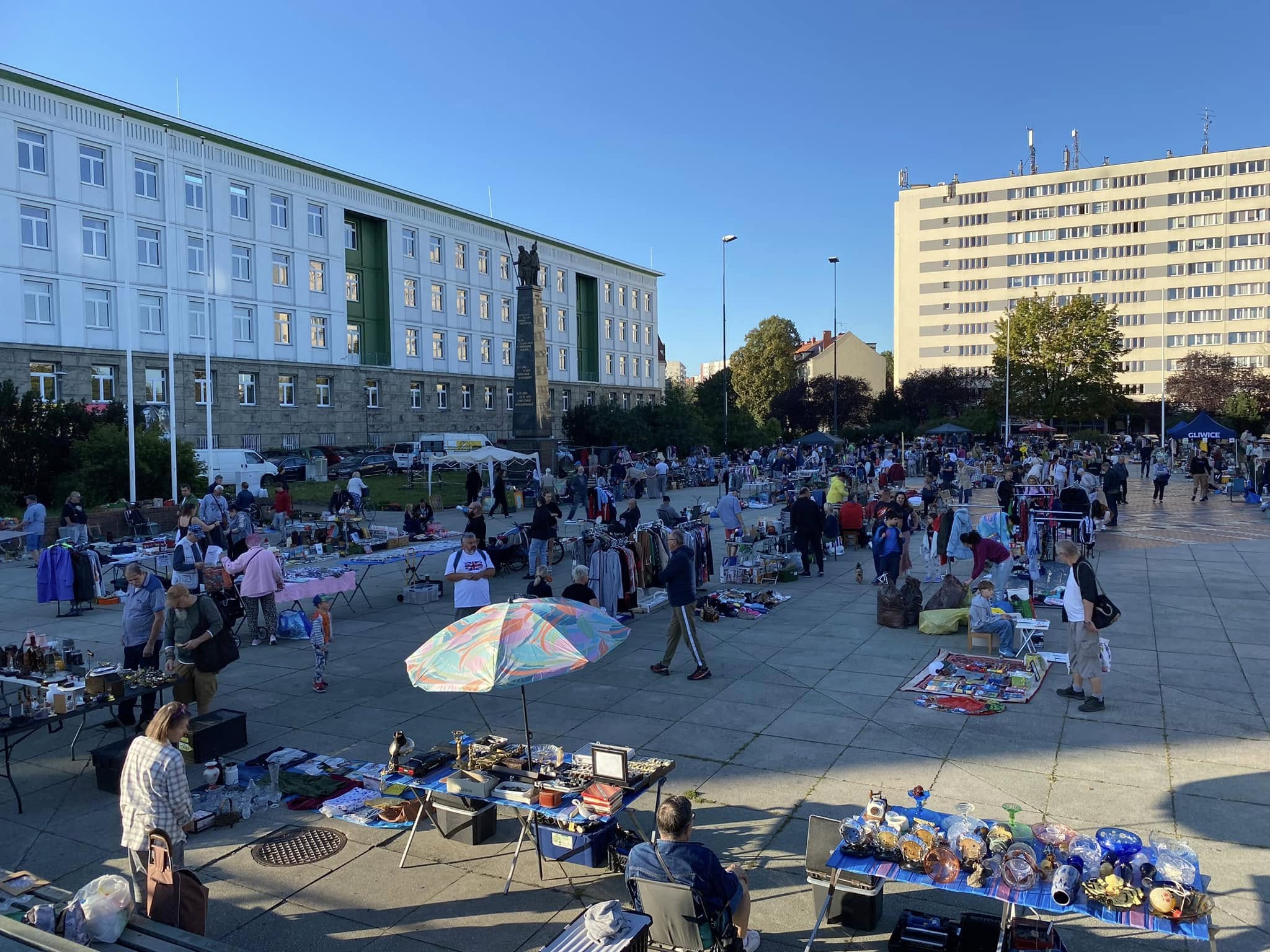 Październikowa wyprzedaż garażowa